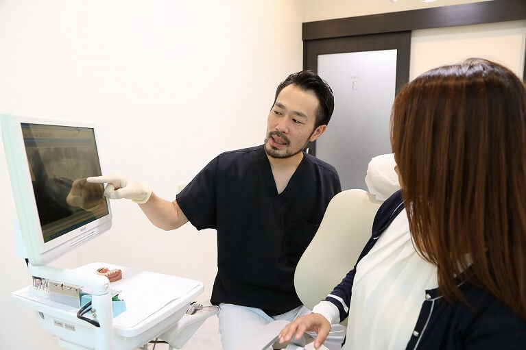 京都市右京区のデンタルクリニック川村では、インプラントの治療計画を患者様に共有しています。