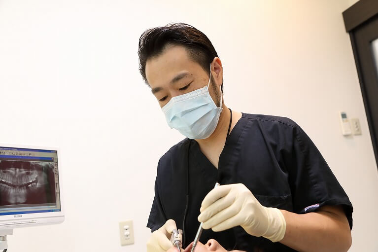 京都市右京区のデンタルクリニック川村では、根気強く患者様に寄り添った歯周病治療を行います